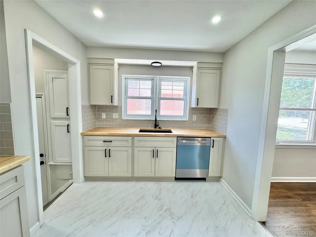 7751 Cortland Avenue Allen Park City MI 48101