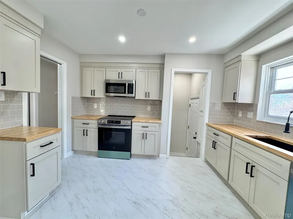 7751 Cortland Avenue Allen Park City MI 48101