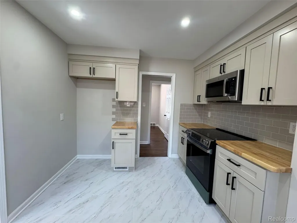 7751 Cortland Avenue Allen Park City MI 48101