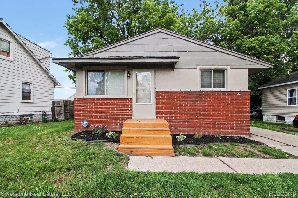 731 Monticello Avenue Pontiac City MI 48340