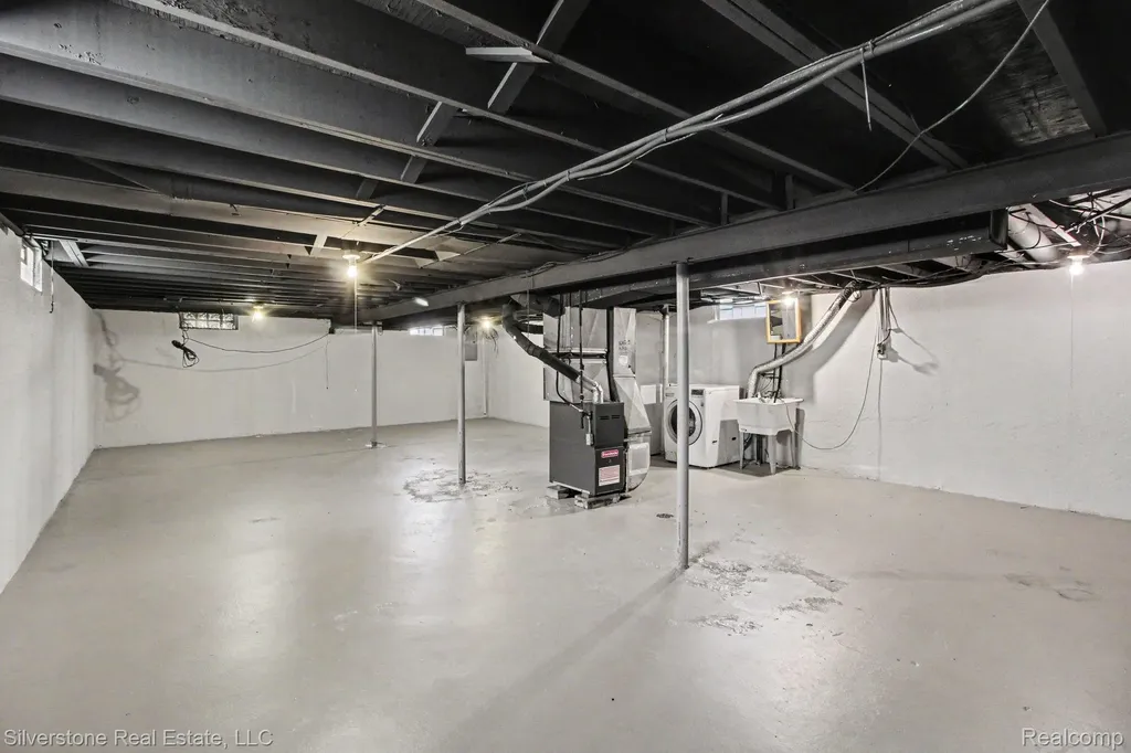 731 Monticello Avenue Pontiac City MI 48340