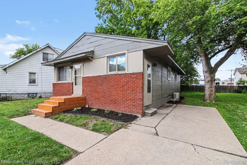 731 Monticello Avenue Pontiac City MI 48340