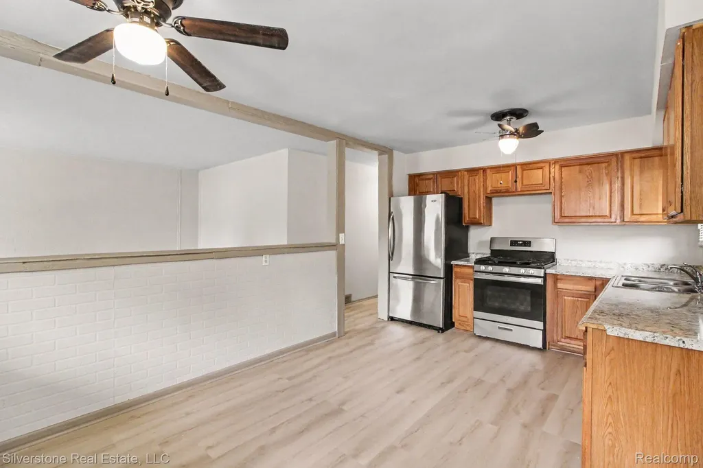 731 Monticello Avenue Pontiac City MI 48340