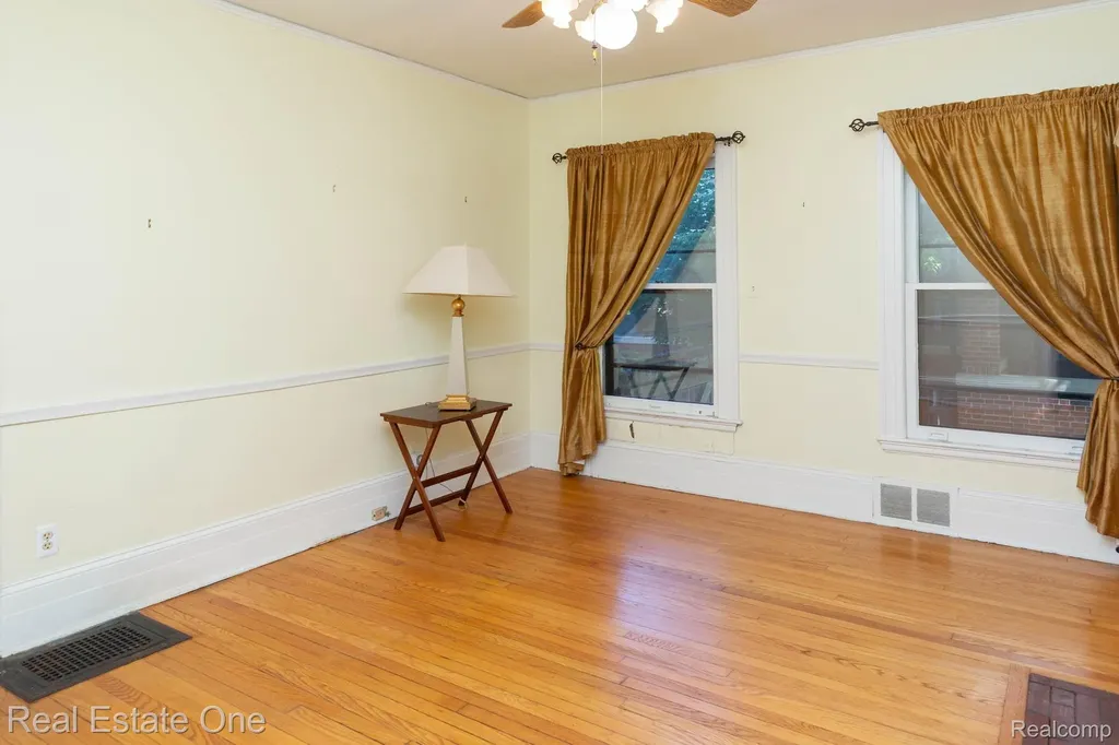 1043 Burns Street Detroit City MI 48214