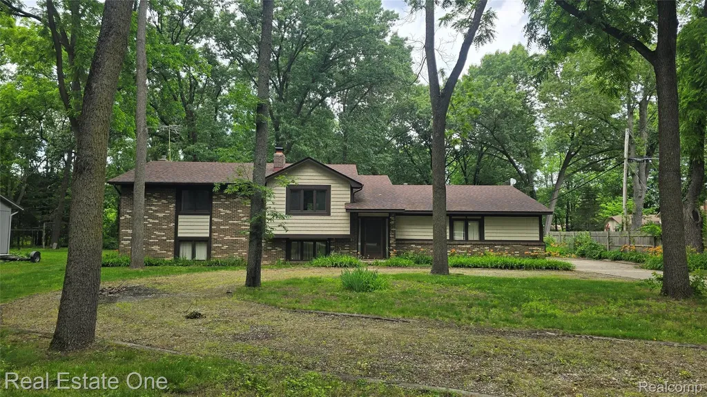 8950 Wise Road Commerce Charter Township MI 48382