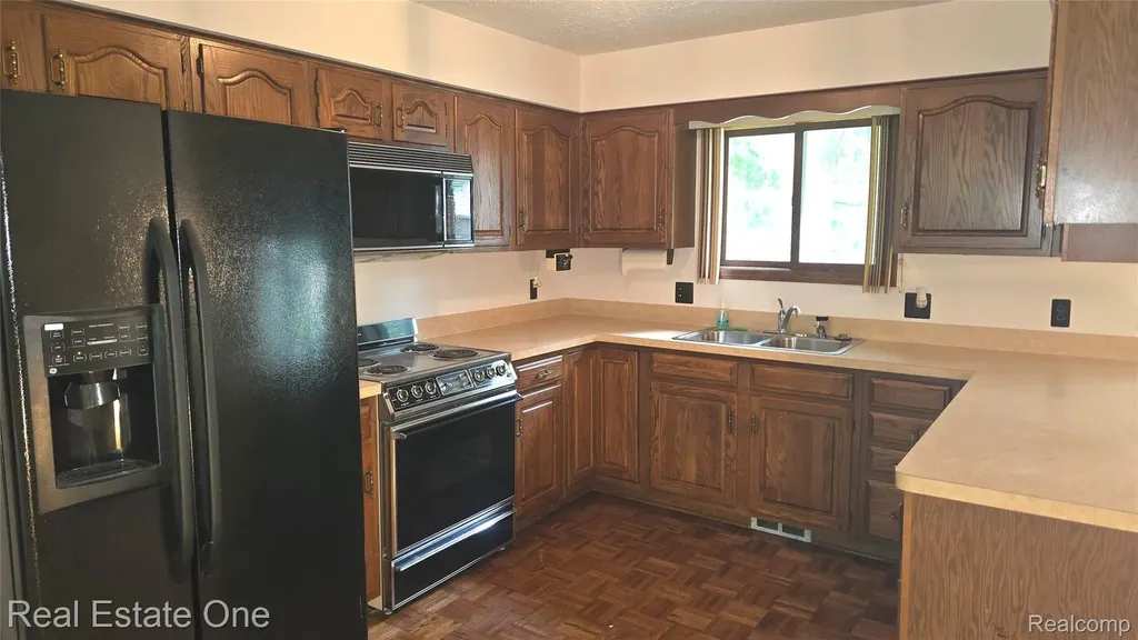 8950 Wise Road Commerce Charter Township MI 48382