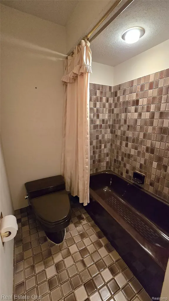 8950 Wise Road Commerce Charter Township MI 48382