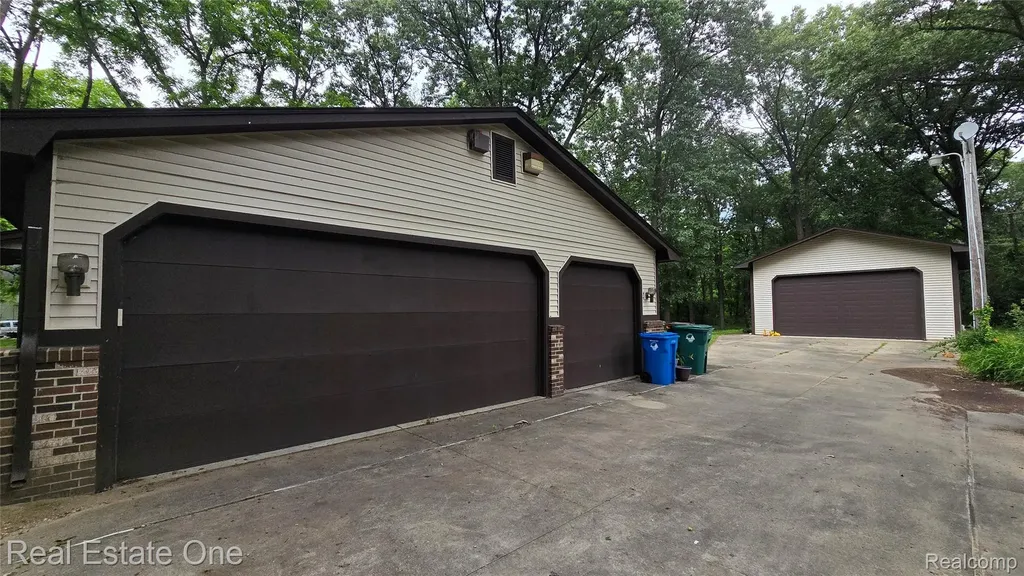 8950 Wise Road Commerce Charter Township MI 48382