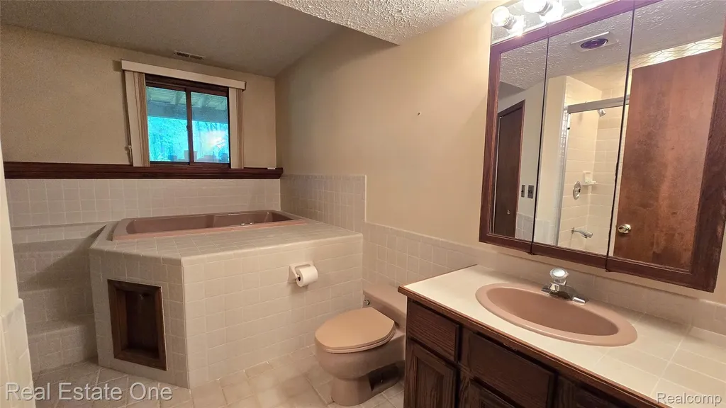 8950 Wise Road Commerce Charter Township MI 48382