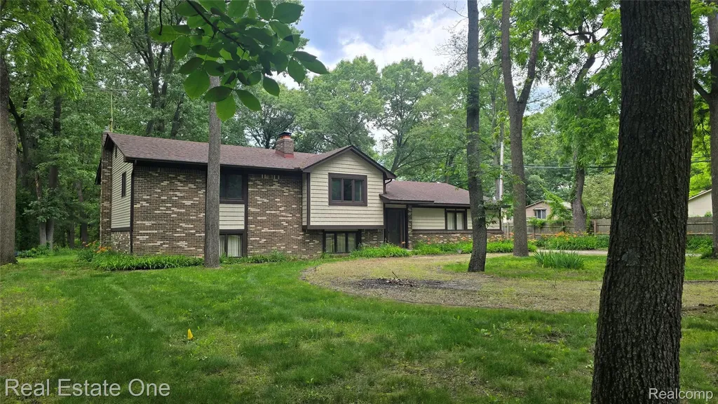 8950 Wise Road Commerce Charter Township MI 48382
