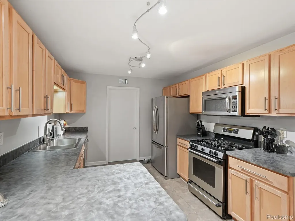 2858 Cottonwood Dr. Drive Waterford Charter Township MI 48328