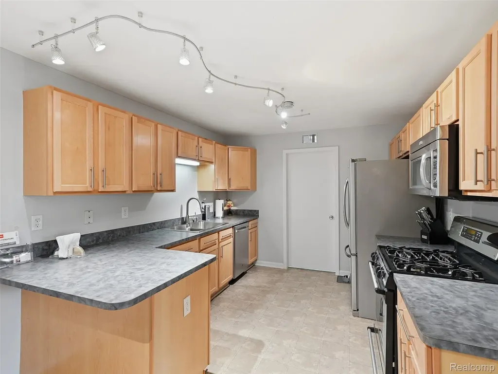 2858 Cottonwood Dr. Drive Waterford Charter Township MI 48328