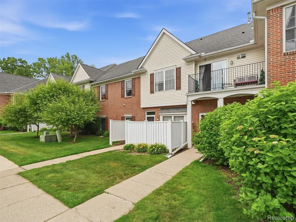 2858 Cottonwood Dr. Drive Waterford Charter Township MI 48328