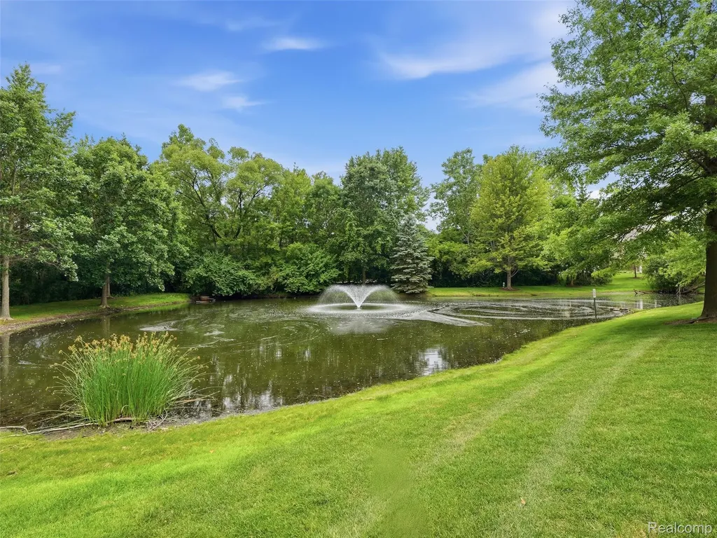 2858 Cottonwood Dr. Drive Waterford Charter Township MI 48328