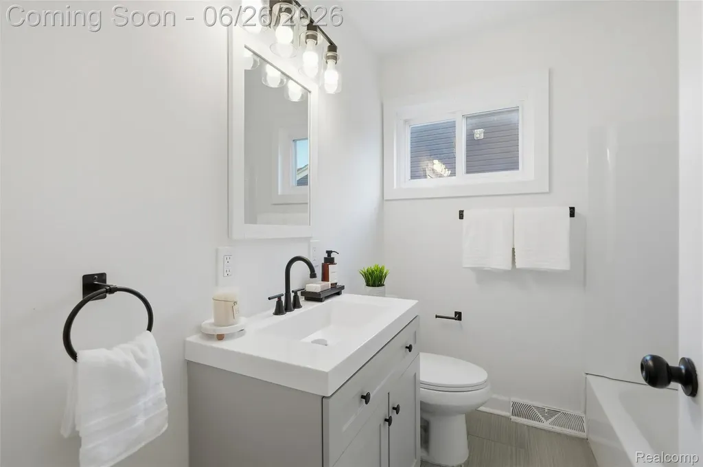 27320 Delton Street Madison Heights City MI 48071