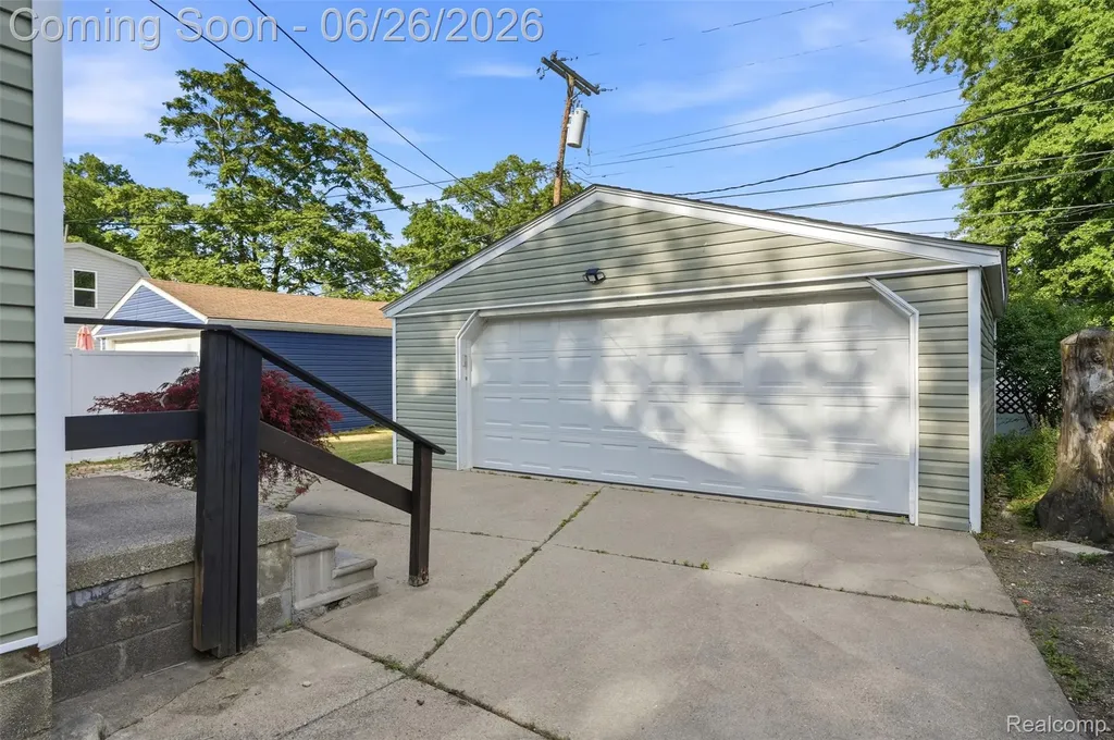27320 Delton Street Madison Heights City MI 48071