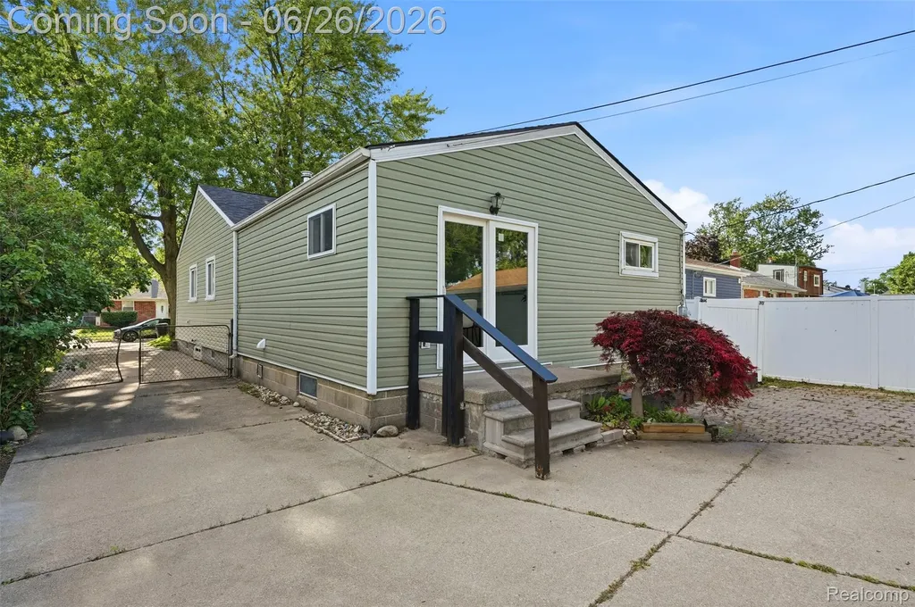 27320 Delton Street Madison Heights City MI 48071