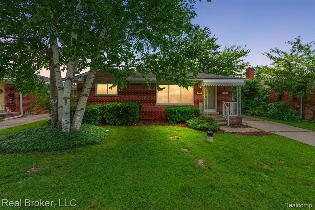 7624 Gary Avenue Westland City MI 48185