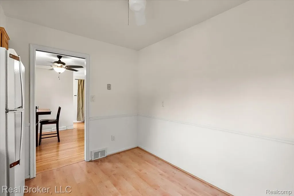 7624 Gary Avenue Westland City MI 48185