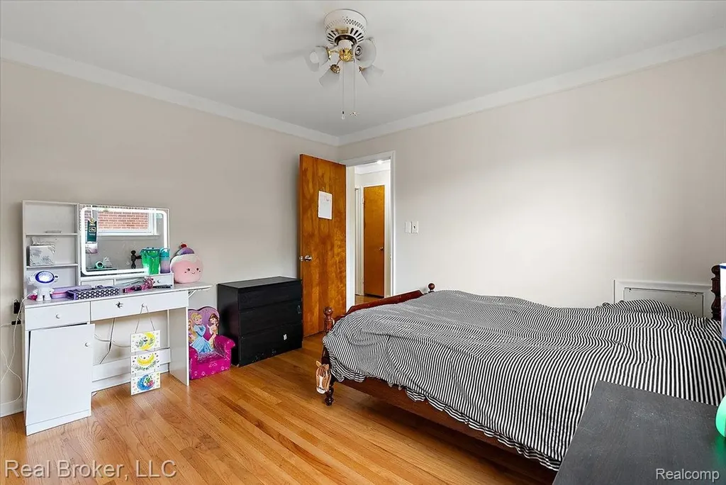 7624 Gary Avenue Westland City MI 48185