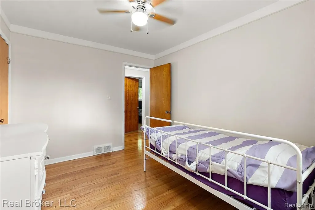 7624 Gary Avenue Westland City MI 48185