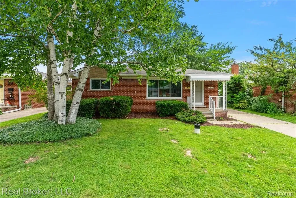 7624 Gary Avenue Westland City MI 48185