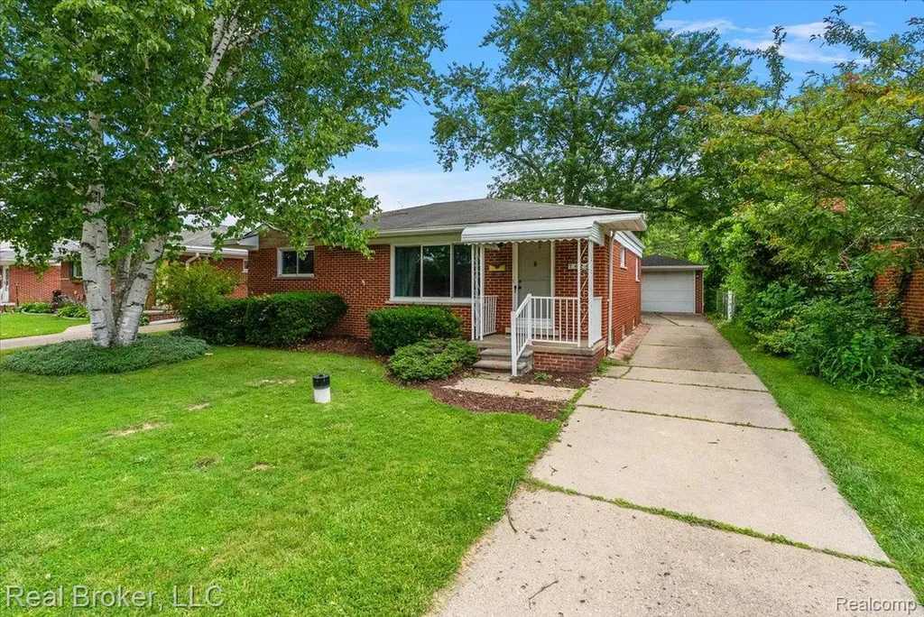 7624 Gary Avenue Westland City MI 48185