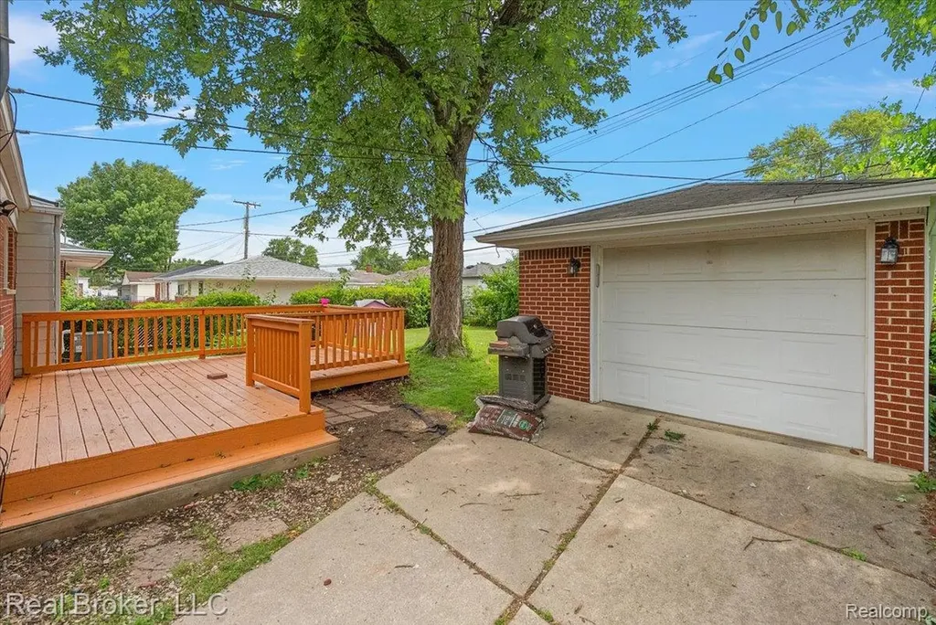 7624 Gary Avenue Westland City MI 48185