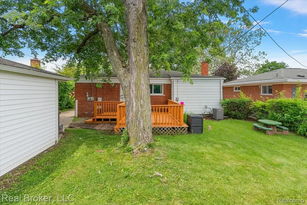 7624 Gary Avenue Westland City MI 48185