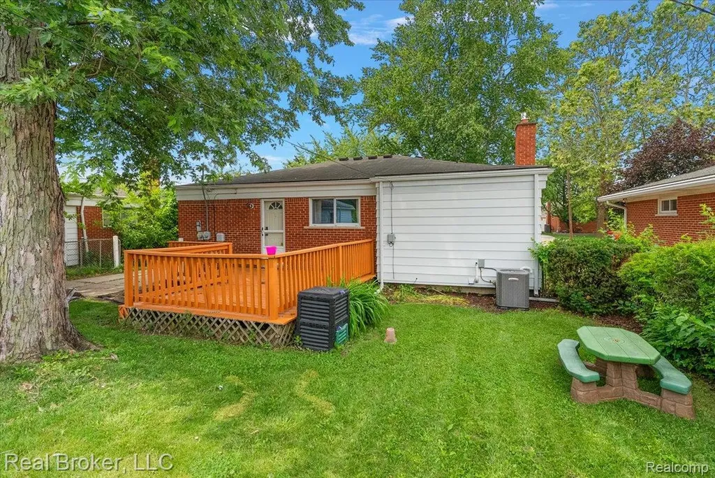 7624 Gary Avenue Westland City MI 48185