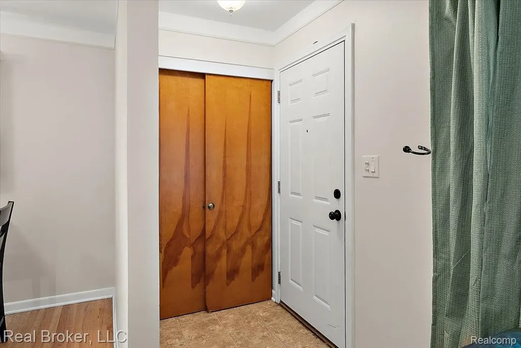 7624 Gary Avenue Westland City MI 48185