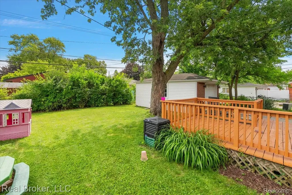 7624 Gary Avenue Westland City MI 48185