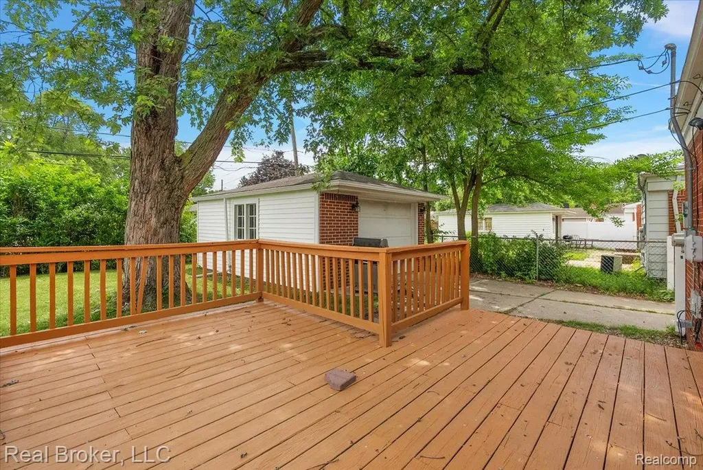 7624 Gary Avenue Westland City MI 48185