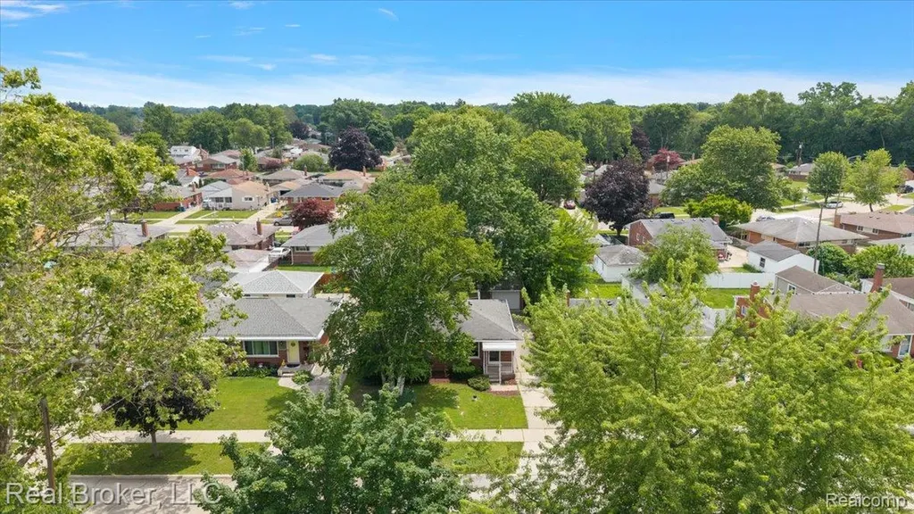 7624 Gary Avenue Westland City MI 48185