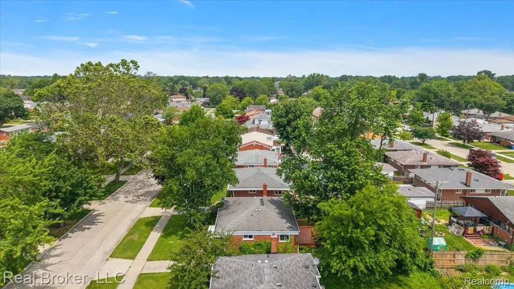 7624 Gary Avenue Westland City MI 48185