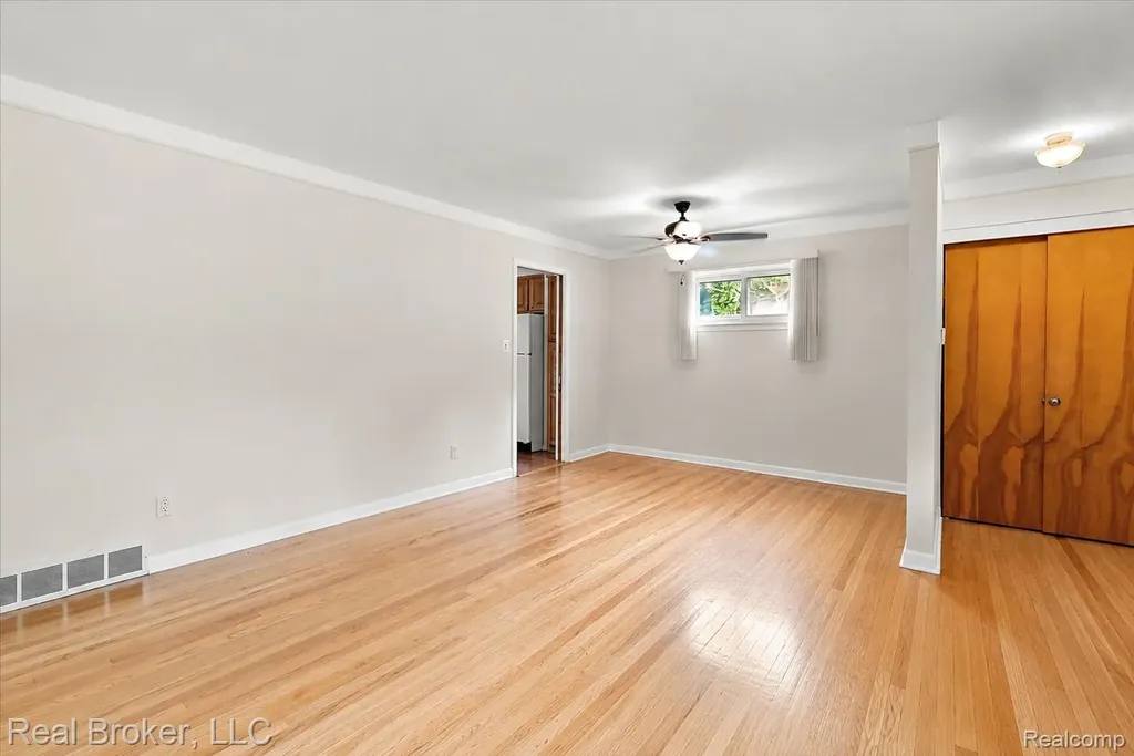 7624 Gary Avenue Westland City MI 48185