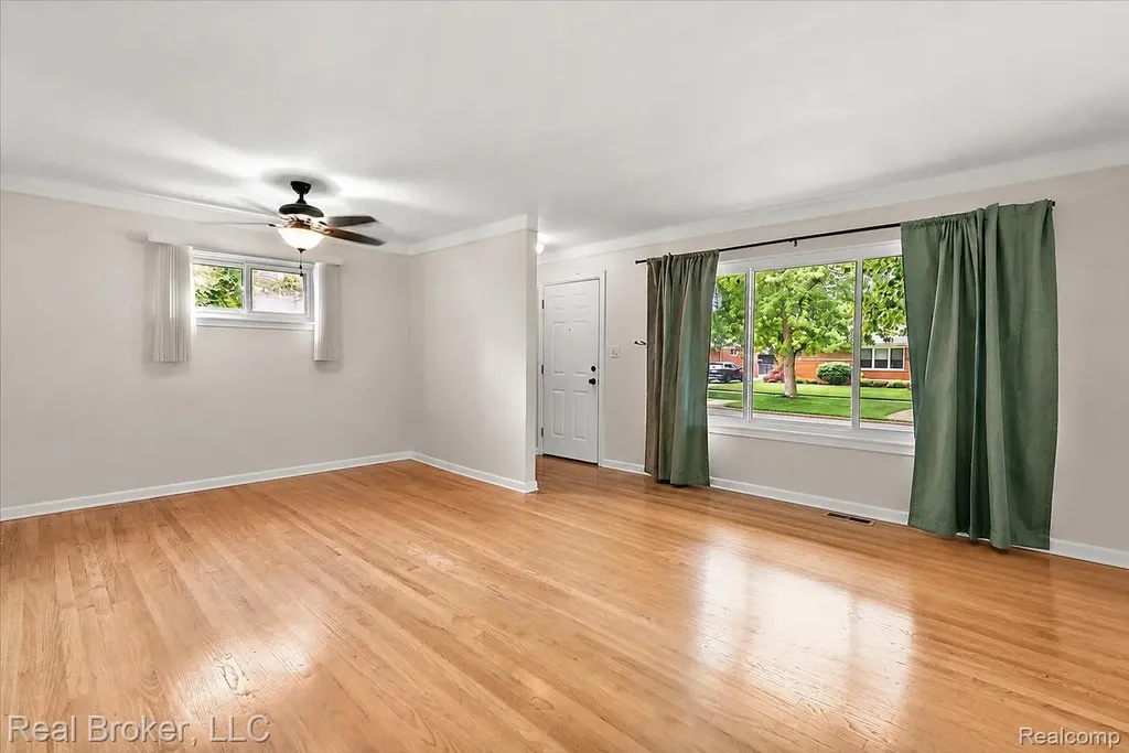 7624 Gary Avenue Westland City MI 48185