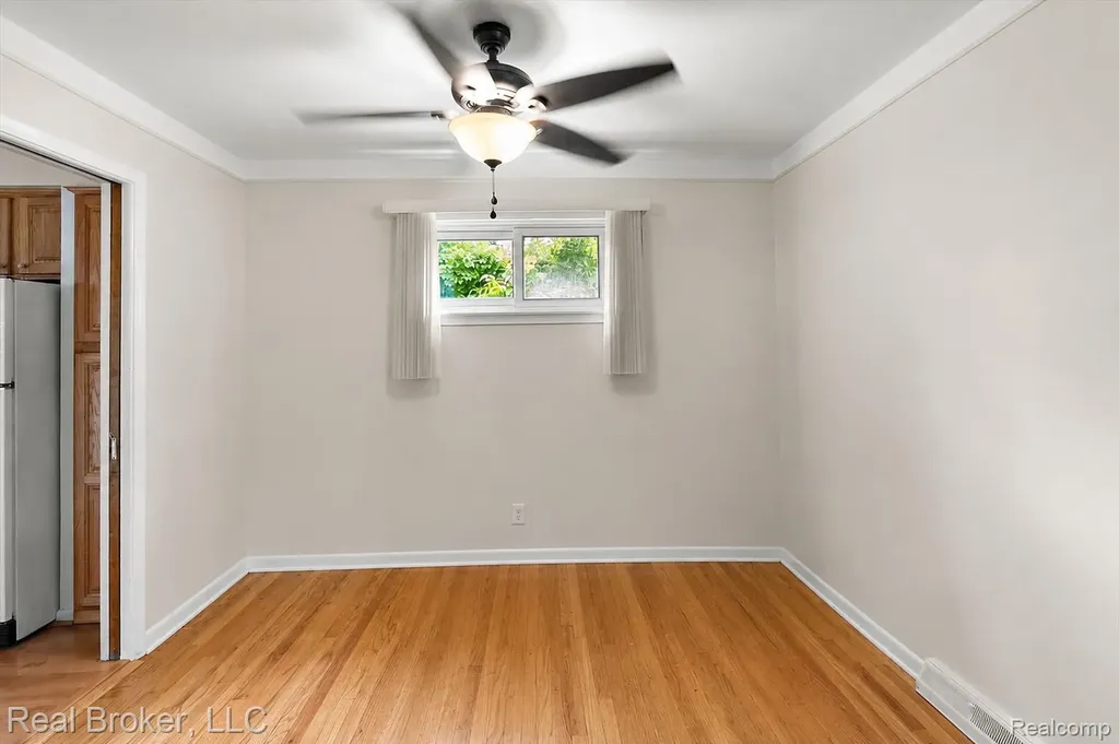 7624 Gary Avenue Westland City MI 48185