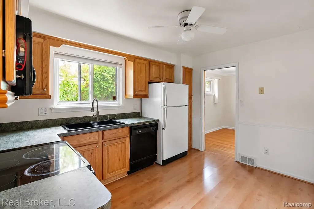 7624 Gary Avenue Westland City MI 48185