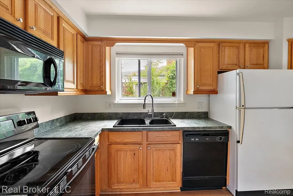 7624 Gary Avenue Westland City MI 48185