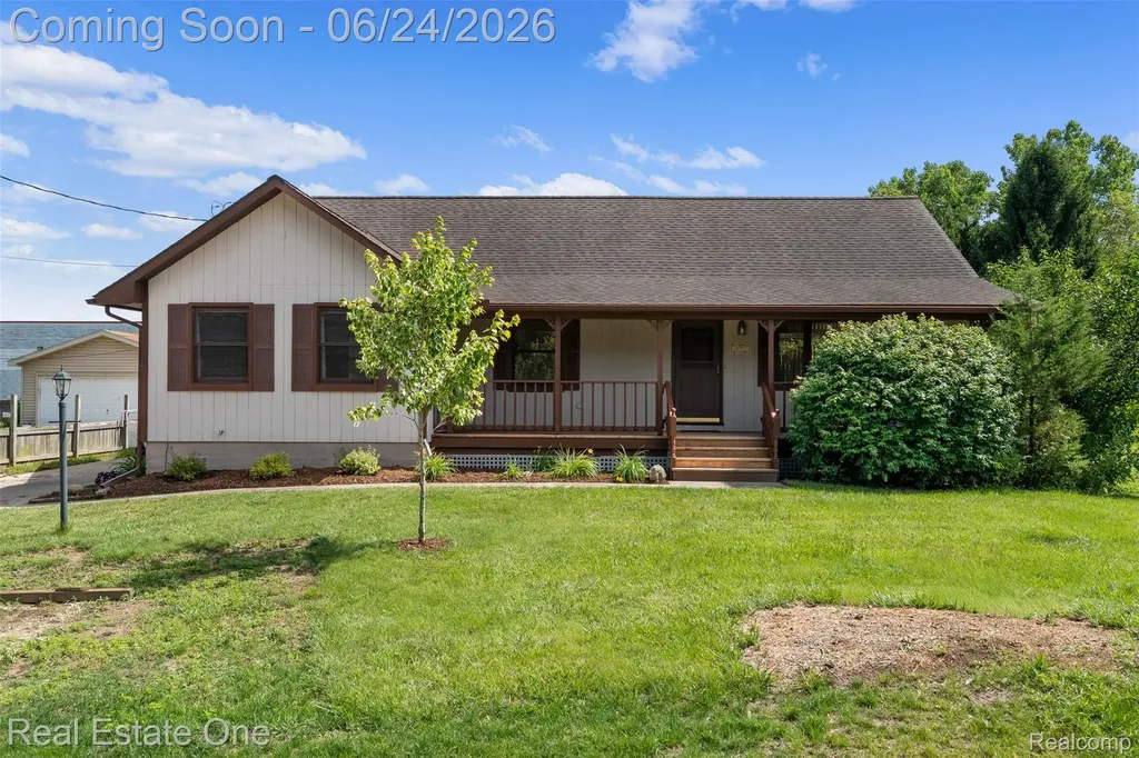 20920 Mckishnie Street Clinton Charter Township MI 48035