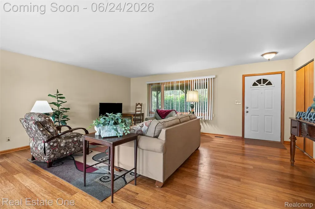 20920 Mckishnie Street Clinton Charter Township MI 48035