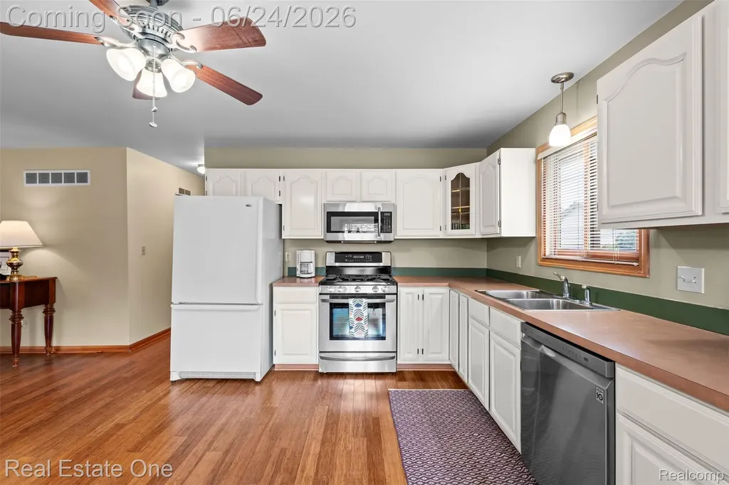 20920 Mckishnie Street Clinton Charter Township MI 48035