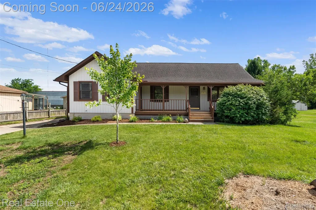 20920 Mckishnie Street Clinton Charter Township MI 48035