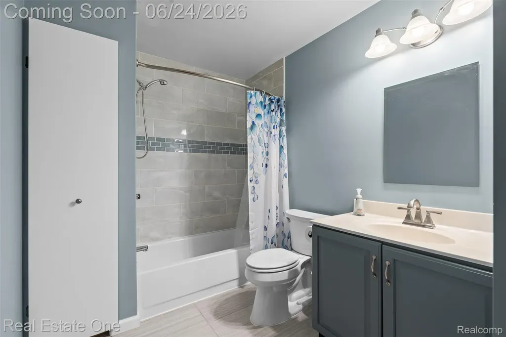 20920 Mckishnie Street Clinton Charter Township MI 48035