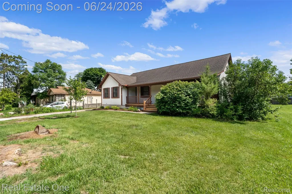 20920 Mckishnie Street Clinton Charter Township MI 48035