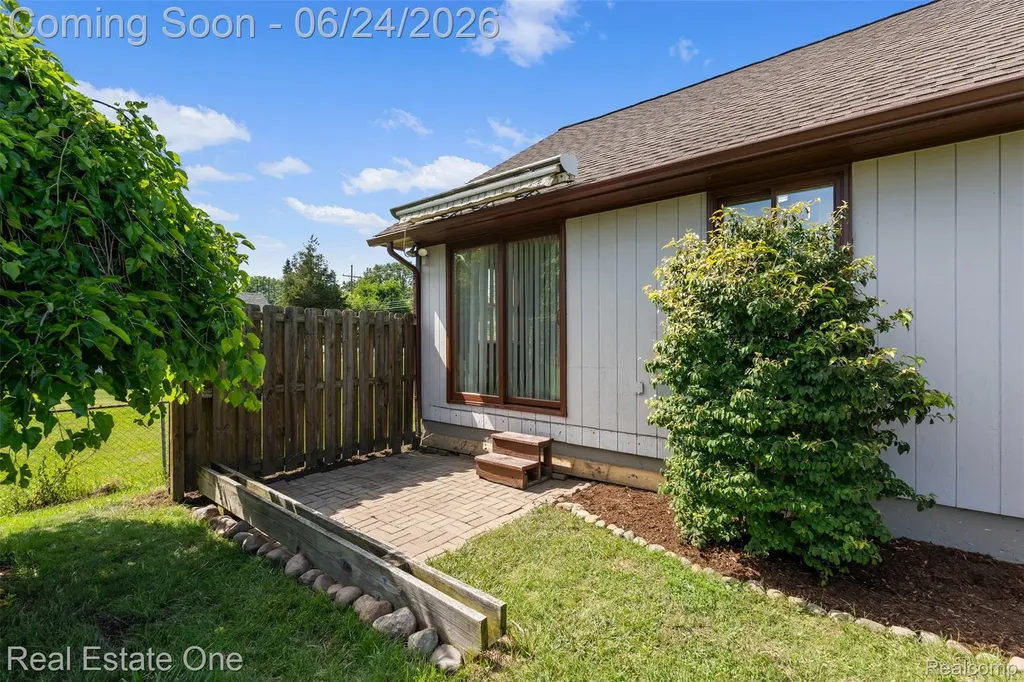 20920 Mckishnie Street Clinton Charter Township MI 48035