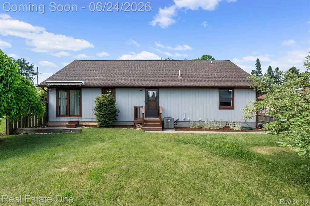 20920 Mckishnie Street Clinton Charter Township MI 48035