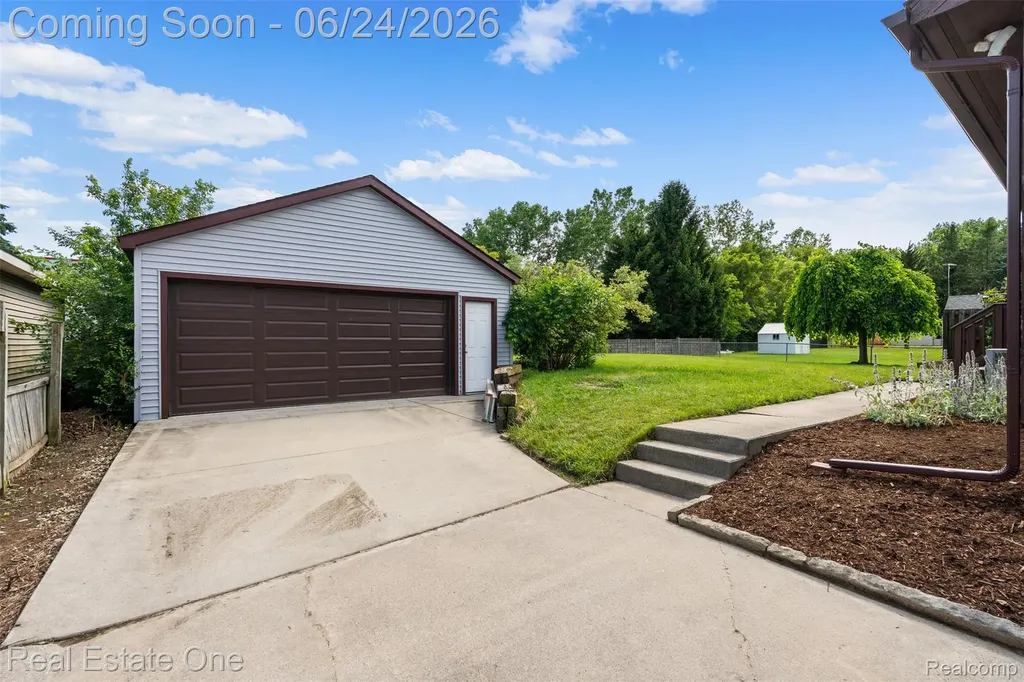 20920 Mckishnie Street Clinton Charter Township MI 48035