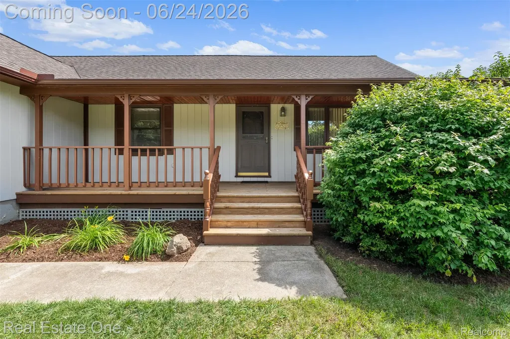 20920 Mckishnie Street Clinton Charter Township MI 48035